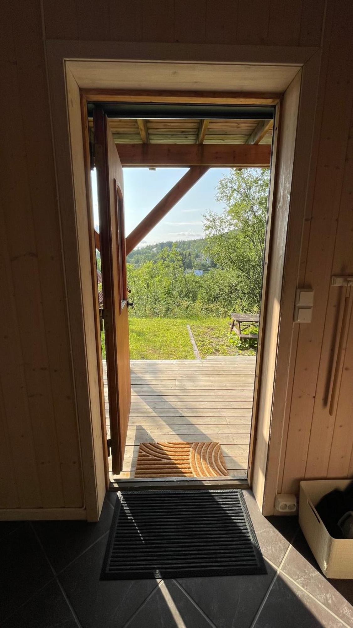 Sentral Og Romslig Leilighet Naert Senja Finnsnes Extérieur photo